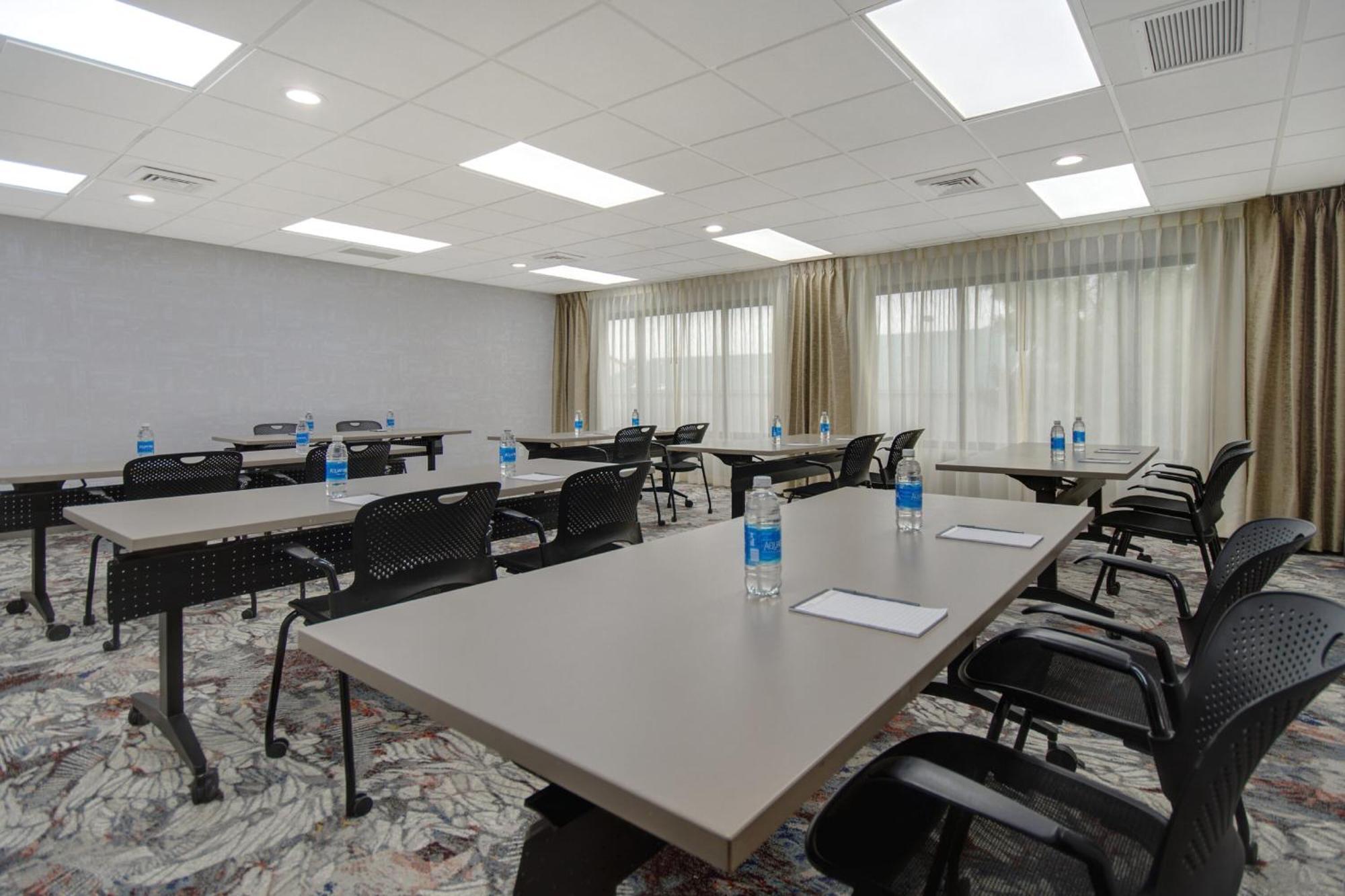 Hotel Crowne Plaza Auburn Hills By Ihg Exterior foto