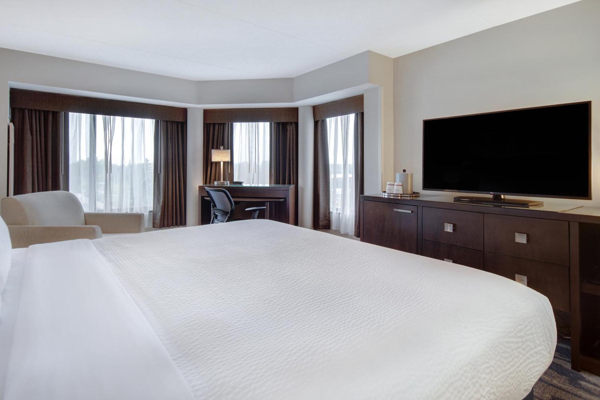 Hotel Crowne Plaza Auburn Hills By Ihg Exterior foto