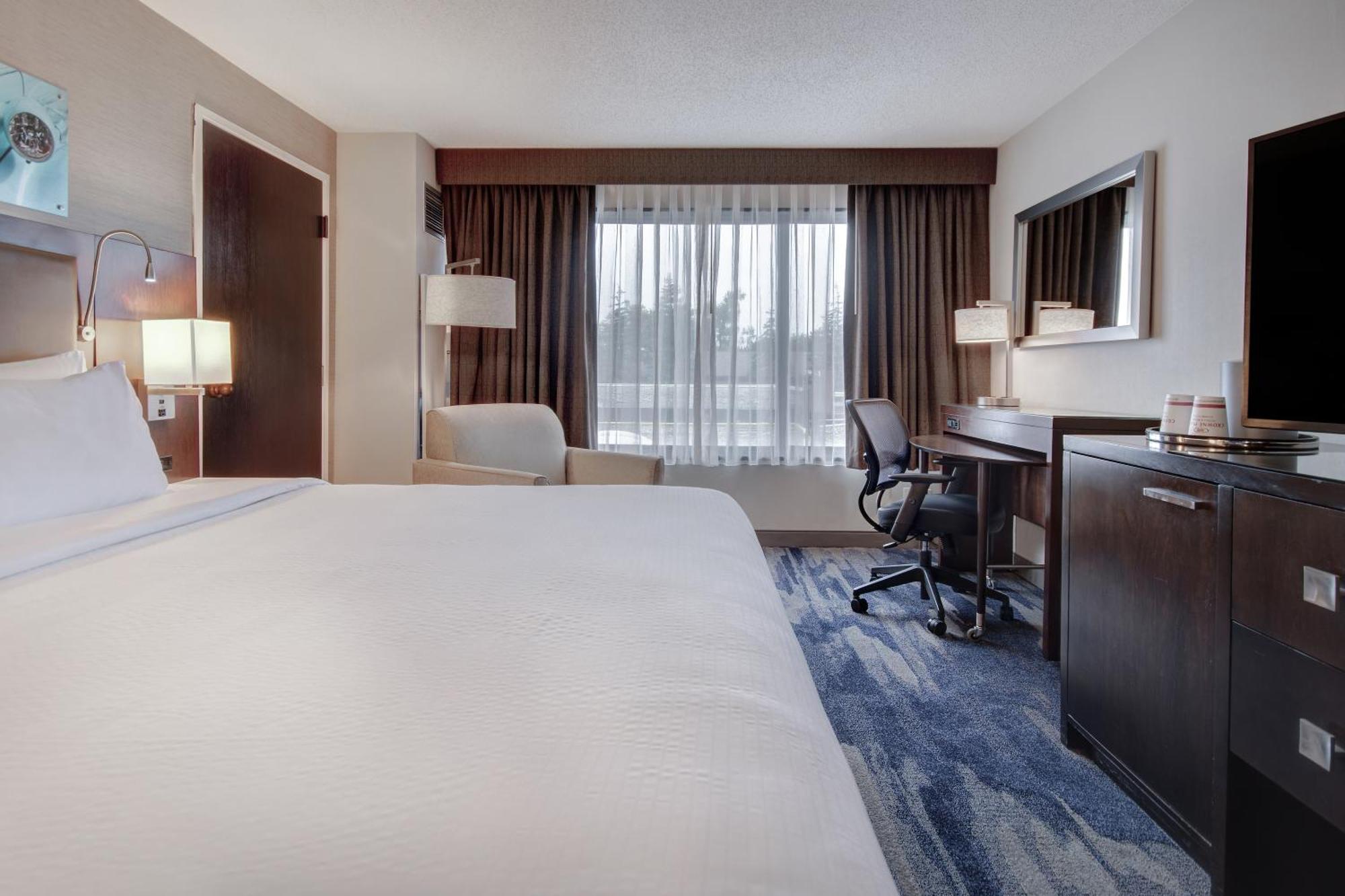 Hotel Crowne Plaza Auburn Hills By Ihg Exterior foto