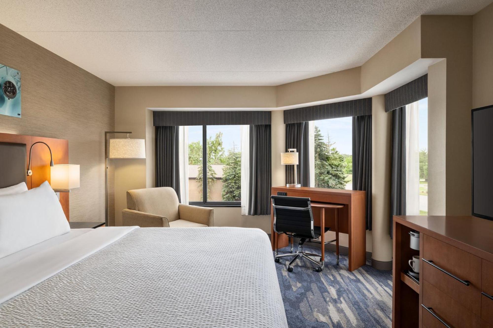 Hotel Crowne Plaza Auburn Hills By Ihg Exterior foto